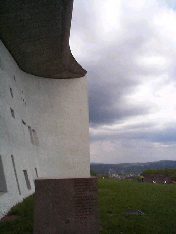 ロンシャンの教会 Romchamps | ワークスペース・白幡 | マネジメントの